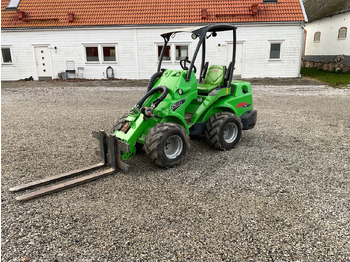 Pá carregadora de rodas AVANT