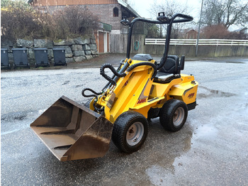 Pá carregadora de rodas AVANT