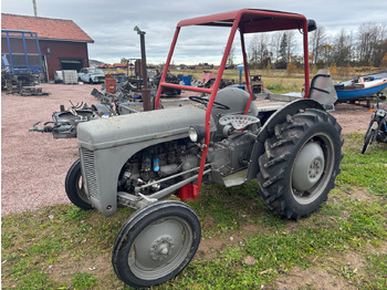 Trator MASSEY FERGUSON