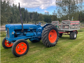 Trator FORDSON