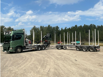 Camião de transporte de madeira SCANIA R 560