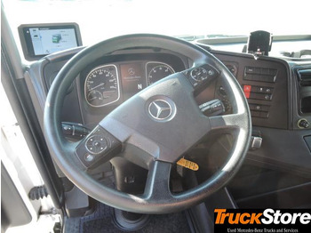 Fotografia de interior 1: Carrinha de contentor Mercedes-Benz Atego 823 L