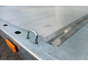 Reboque porta máquinas