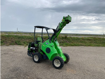 Carregadora articulada Avant M 528 EIPTT /Certificat CE endommagée: foto 4
