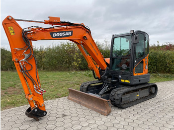 Mini escavadeira DOOSAN DX63-3