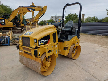 Compactador de asfalto CATERPILLAR
