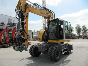 Escavadeira de rodas LIEBHERR A 913
