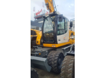 Escavadeira de rodas LIEBHERR A 918