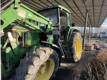 Carregador frontal para o trator JOHN DEERE