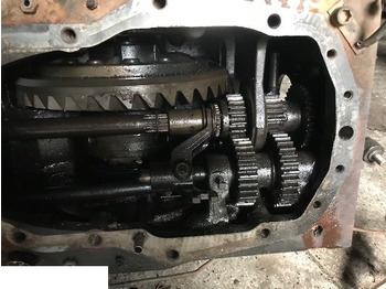 Caixas de velocidade e peças para Máquina agrícola Massey Ferguson 6475 - Obudowa: foto 2