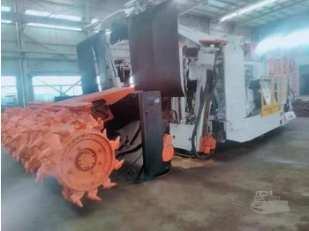 Máquina de mineração SANDVIK