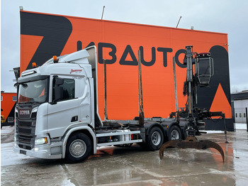 Camião de transporte de madeira SCANIA R 520