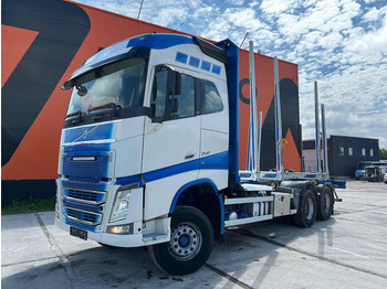 Camião de transporte de madeira VOLVO FH16 750