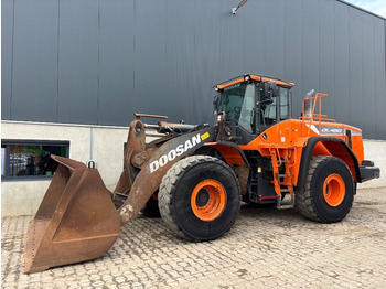 Pá carregadora de rodas DOOSAN DL420