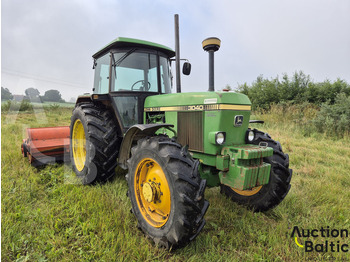 Trator JOHN DEERE