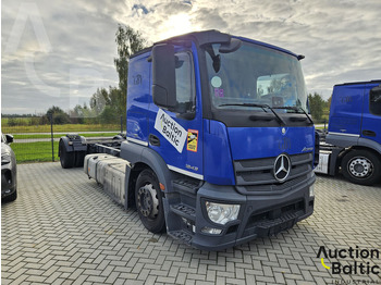 Camião chassi MERCEDES-BENZ Actros 1843
