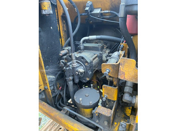 Escavadora de rastos JCB JS130: foto 4