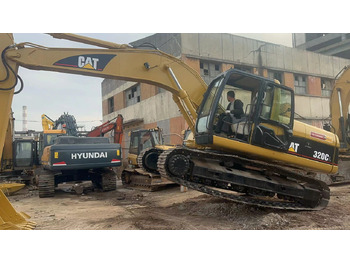 Escavadora de rastos CATERPILLAR 320C: foto 4