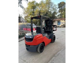 Empilhador a diesel TOYOTA