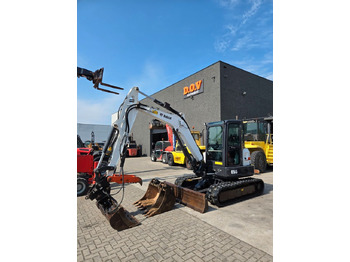 Mini escavadeira BOBCAT E55