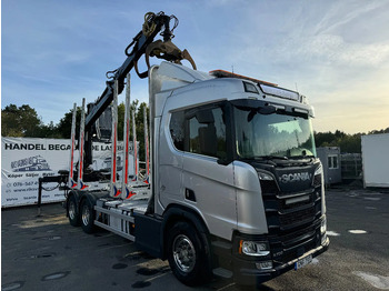 Camião de transporte de madeira SCANIA R 730