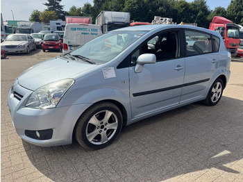 Automóvel TOYOTA