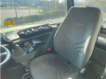 Pá carregadora CLAAS SCORPION 7050: foto 4