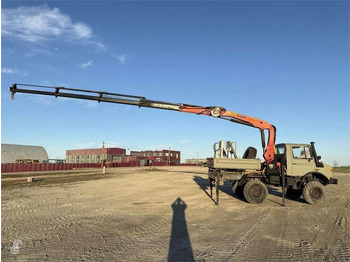 Camião grua UNIMOG
