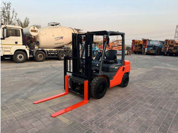 Empilhador a diesel TOYOTA