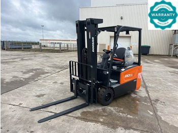 Empilhador elétrico DOOSAN