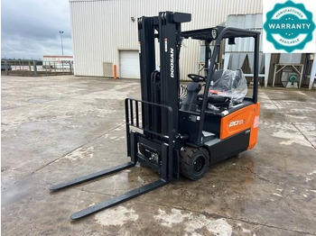 Empilhador elétrico DOOSAN