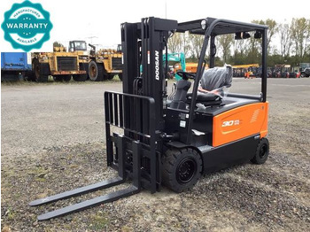 Empilhador elétrico DOOSAN