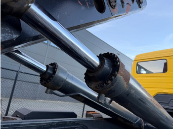 Camião polibenne para transporte de contêineres MERCEDES-BENZ SK 1831: foto 4