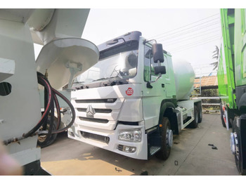 Camião betoneira Sinotruk HOWO 371 6*4 Concrete mixer truck: foto 3