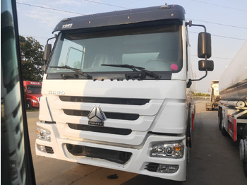 Camião cisterna SINOTRUK HOWO