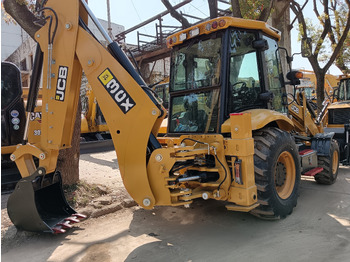 Retroescavadeira JCB 3CX