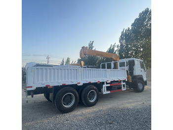 Camião grua SINOTRUK HOWO