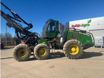 Harvester JOHN DEERE