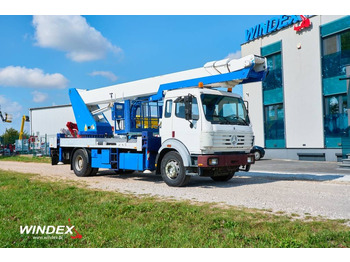 Caminhão com plataforma aérea