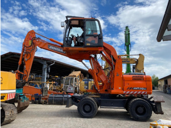 Escavadeira de rodas DOOSAN DX170W