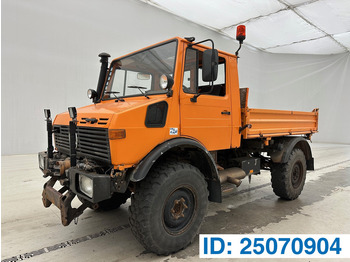Camião basculante UNIMOG