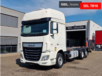 Camião transportador de contêineres/ Caixa móvel DAF XF 460
