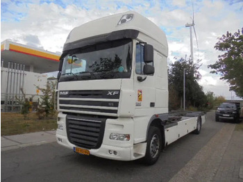 Camião transportador de contêineres/ Caixa móvel DAF XF 105 410