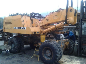 Escavadeira de rodas LIEBHERR A 912