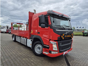 Camião de caixa aberta/ Plataforma VOLVO FM 330