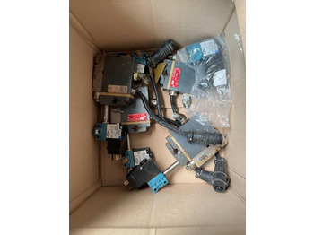 Encadernadora Baumer HHS Hotmelt Gluing System with C 1100-8 Controler and HHS HMP-08-1x6-PDE: foto 3