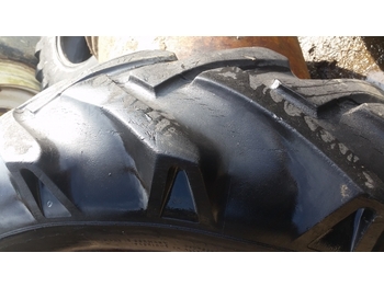 Roda completa para Trator Ford 4000 Rear Wheel And Tyre 12.4/11-32. Please Check By Description: foto 3
