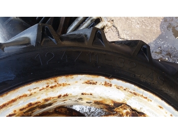 Roda completa para Trator Ford 4000 Rear Wheel And Tyre 12.4/11-32. Please Check By Description: foto 2