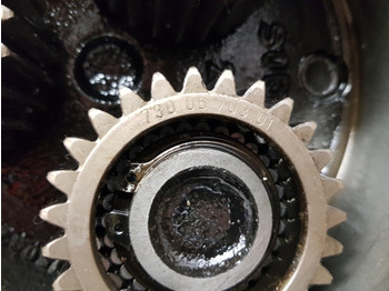 Eixo dianteiro Massey Ferguson 5612, 5712 Front Axle Hat Plate Assy 7250604402, 7300602402: foto 4