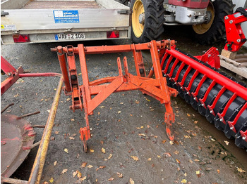 Maquina para lavrar a terra KUHN